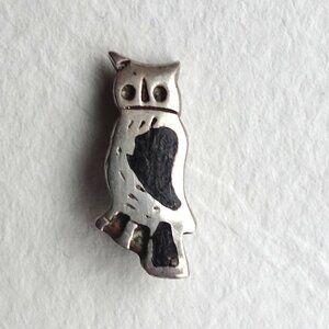 Vintage 1970s owl pendant or pin